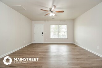 4455 Oak Pointe Dr in Winston-Salem, NC - Foto de edificio - Building Photo