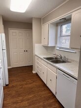 111 Lindenwood Ln W in Hewitt, TX - Building Photo - Building Photo