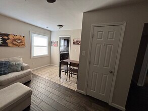 4012 E 27th St in Newburgh Heights, OH - Foto de edificio - Building Photo