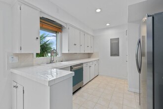 6015 Wellesley Way NE in Seattle, WA - Building Photo - Building Photo