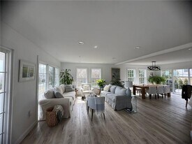 3 Baldwin Rd in Middletown, RI - Building Photo