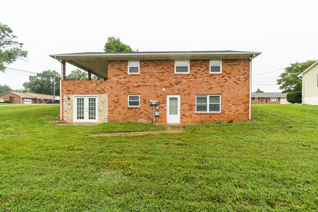 1900 Mimosa St in Fredericksburg, VA - Building Photo