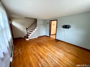 400 Divinity St in Bristol, CT - Building Photo - Building Photo