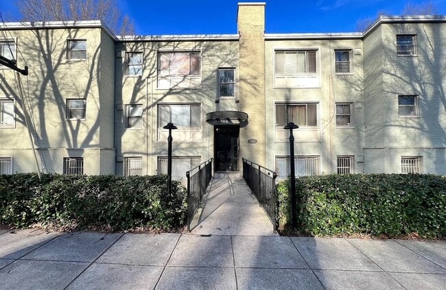 property at 2844 Hartford St SE