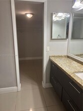 400 Commodore Dr in Plantation, FL - Building Photo - Building Photo