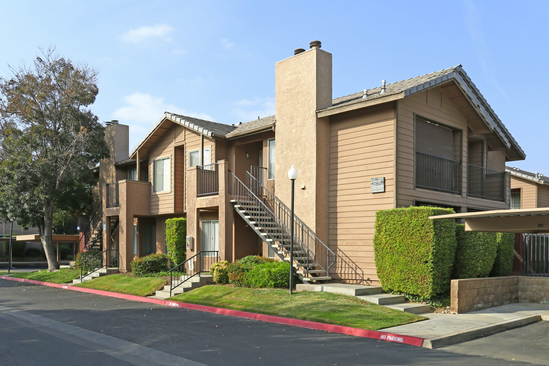 Jackson Park Place in Fresno, CA - Building Photo