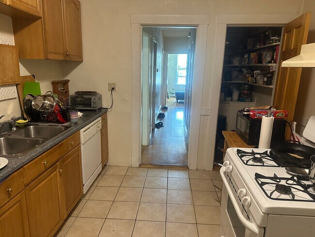 74 Prentiss St, Unit 2 in Watertown, MA - Foto de edificio - Building Photo