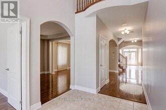 146 Lady Fenyrose Ave in Vaughan, ON - Building Photo - Building Photo