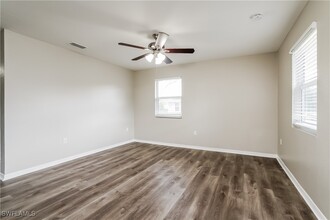 639 SW 4th Terrace in Cape Coral, FL - Building Photo - Building Photo