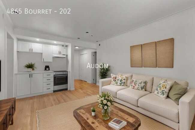 property at 4865 Av Bourret