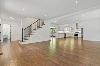 188 Wolf Neck Rd in Stonington, CT - Building Photo - Building Photo