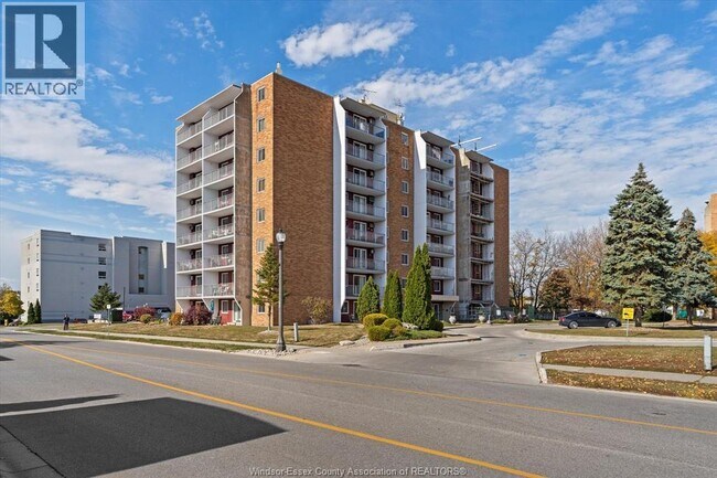 120 Pickering Dr in Amherstburg, ON - Building Photo - Building Photo