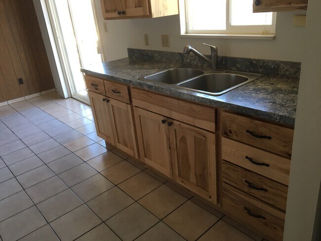 440 Juniper St, Unit 3 in Elko, NV - Building Photo - Building Photo