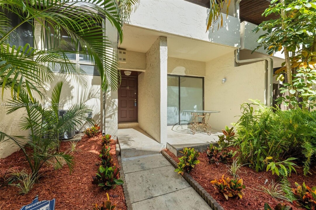 19460 NE 26th Ave in Miami, FL - Building Photo
