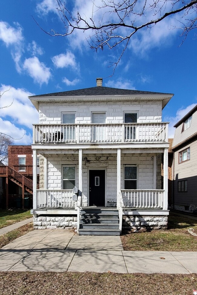 property at 839 N Broadway St