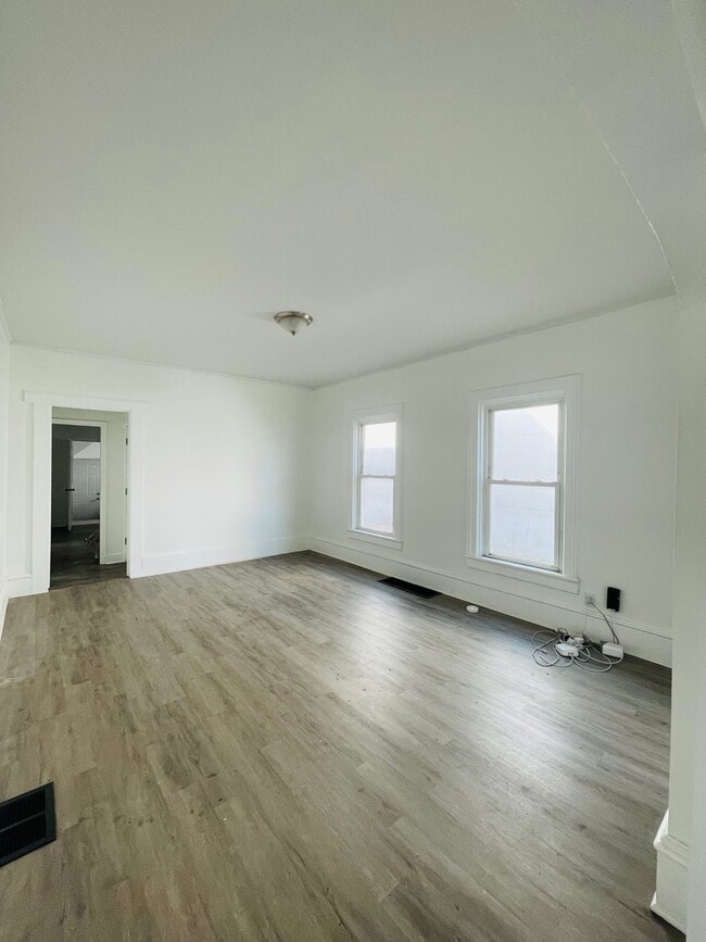 813 E Lincoln Hwy in Dekalb, IL - Foto de edificio - Building Photo