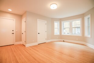 6430 N Richmond St in Chicago, IL - Building Photo