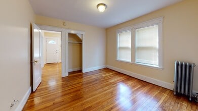 21 Frawley St, Unit 1 in Boston, MA - Foto de edificio - Building Photo