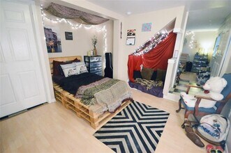 907 E 38th St in Austin, TX - Foto de edificio - Building Photo