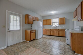 1915 Woodlawn Ave in Middletown, OH - Building Photo - Building Photo