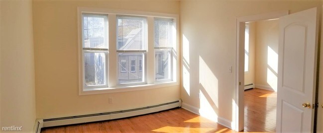 392 Rose Ave-Unit -Apt 4 in Jersey City, NJ - Building Photo - Building Photo