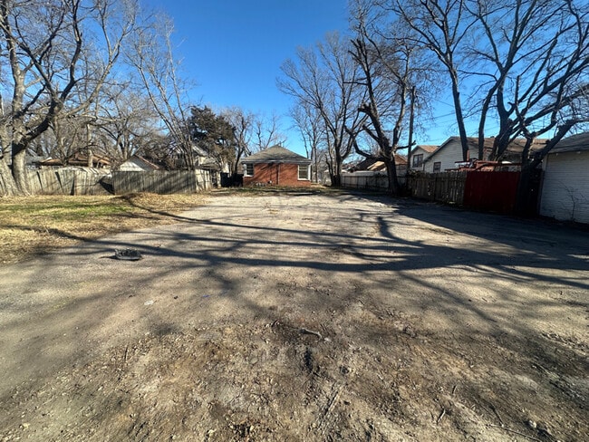 1039 S Laura Ave, Unit A in Wichita, KS - Building Photo - Building Photo