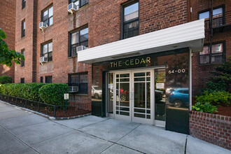 6400 Saunders St in Rego Park, NY - Building Photo - Building Photo