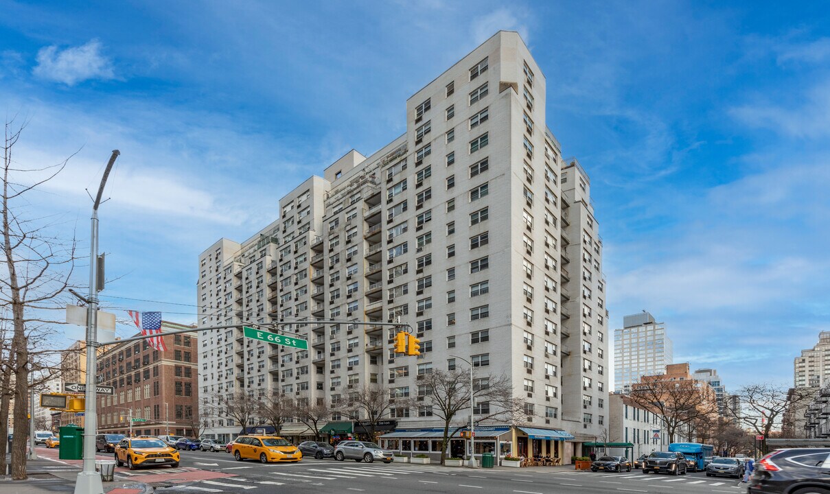 301 E 66th Street in New York, NY - Foto de edificio