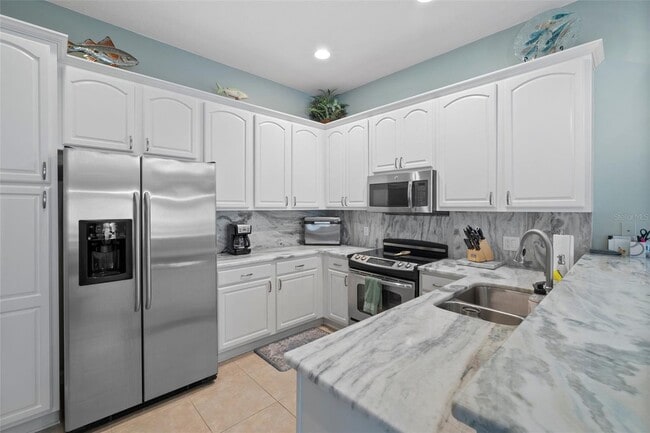 2121 Burgos Dr in Sarasota, FL - Foto de edificio - Building Photo