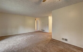 5805 Singleton Rd in Norcross, GA - Building Photo - Building Photo