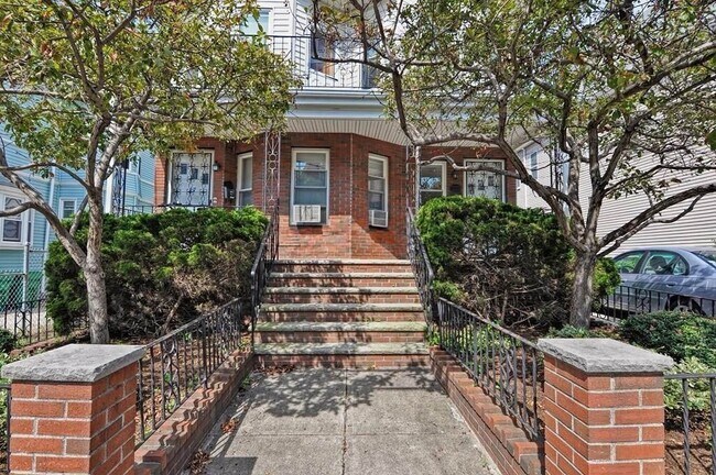15 Princeton St, Unit 1 in Medford, MA - Building Photo - Building Photo