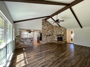 15638 Boulder Oaks Dr in Houston, TX - Building Photo - Building Photo