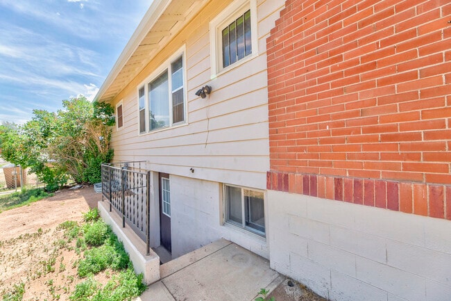 property at 620 E Fremont St