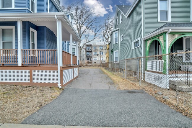 13 Wyoming St in Boston, MA - Building Photo - Building Photo