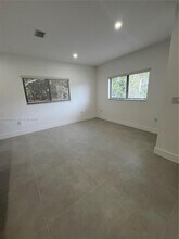 119 NW 5th Ave in Hallandale Beach, FL - Foto de edificio - Building Photo