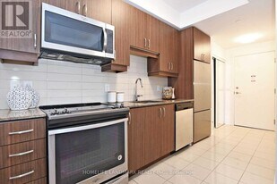 9201 Yonge St in Richmond Hill, ON - Building Photo