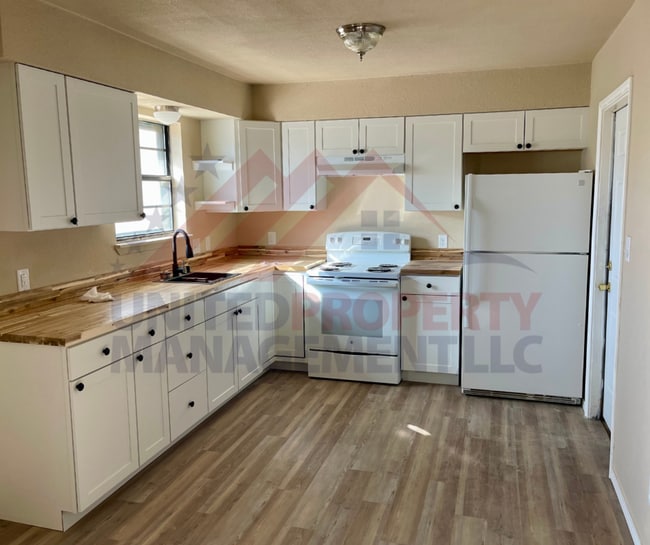 property at 403 N 9th St