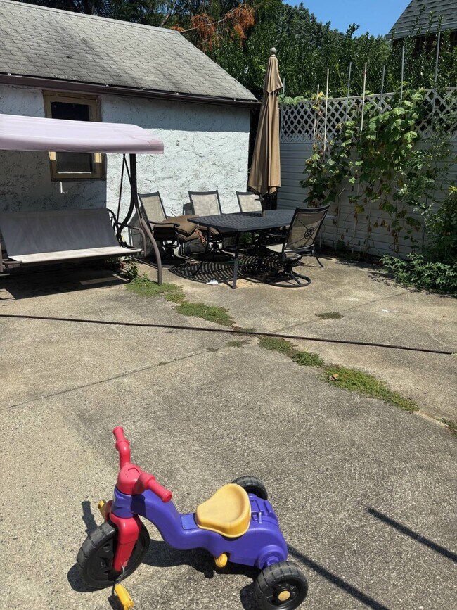 property at 104 Ingraham Ln