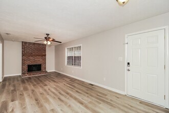 1928 Leatherleaf Dr SW in Marietta, GA - Building Photo - Building Photo