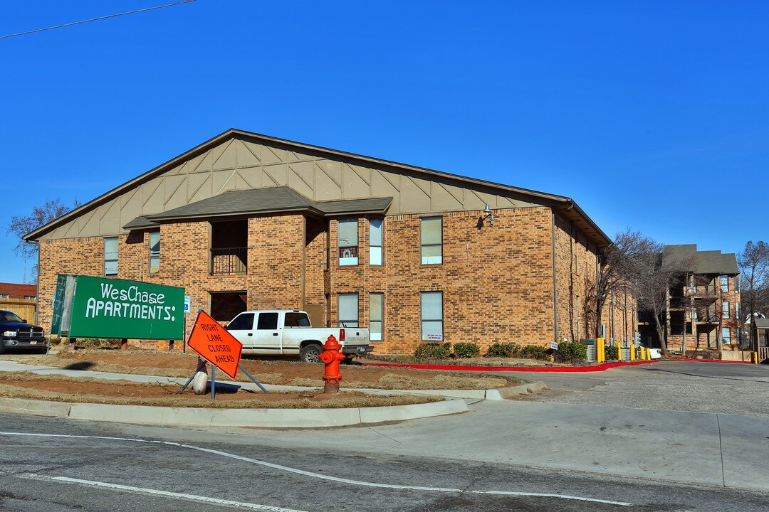 Wes-Chase Apartments in Oklahoma City, OK - Foto de edificio