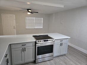 266 Diamond St, Unit B in Orlando, FL - Foto de edificio - Building Photo
