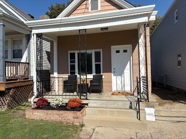 2756 Latonia Ave
