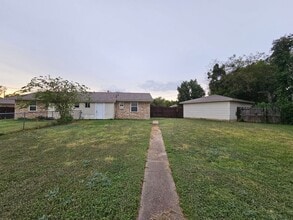 2525 Normont Cir in Fort Worth, TX - Building Photo - Building Photo