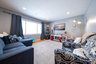 7801 Noble Ave N in Minneapolis, MN - Building Photo - Building Photo