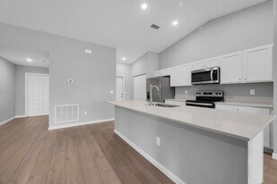 1879 SW Lennox St in Port St. Lucie, FL - Building Photo