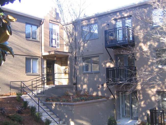 223 N Dotger Ave, Unit e4 in Charlotte, NC - Building Photo - Building Photo