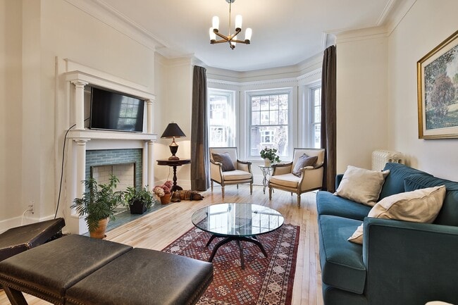 865 Av. Davaar in Outremont, QC - Building Photo - Building Photo