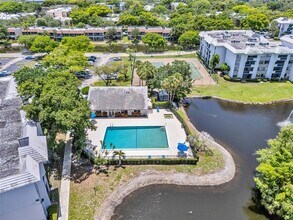 721 N Pine Island Rd in Plantation, FL - Building Photo - Building Photo