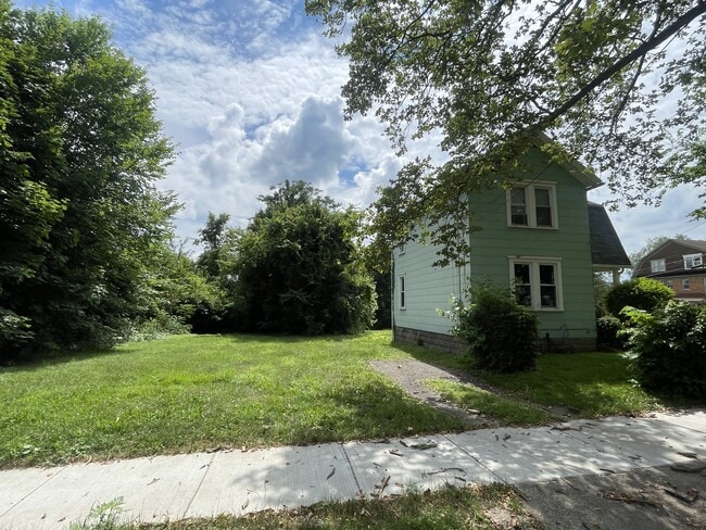 708 Penn Ave in Midland, PA - Building Photo - Building Photo