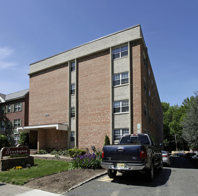 Brookglen Apartments in South Orange, NJ - Building Photo - Building Photo